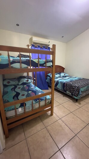 3 bedrooms, desk, iron/ironing board, WiFi