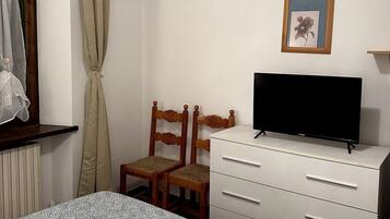 1 chambre, fer et planche Ă  repasser, Wi-Fi gratuit, draps fournis