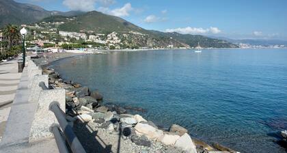 Ferienwohnung 'Arenzano A Due Passi Dal Mare' mit Balkon