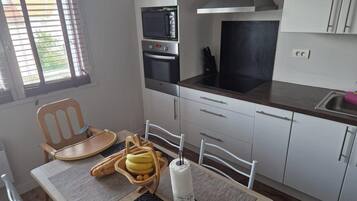 Refrigerador, microondas, horno y lavavajillas