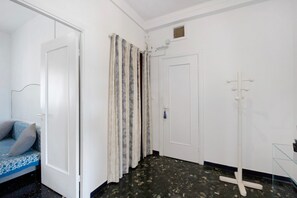 3 bedrooms, iron/ironing board, bed sheets - Apartment 'Palmaro' with Balcony and Air Conditioning (Genova)