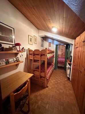 2 quartos, Wi-Fi de cortesia, roupa de cama