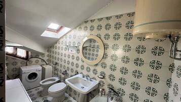 Doccia, asciugacapelli, asciugamani