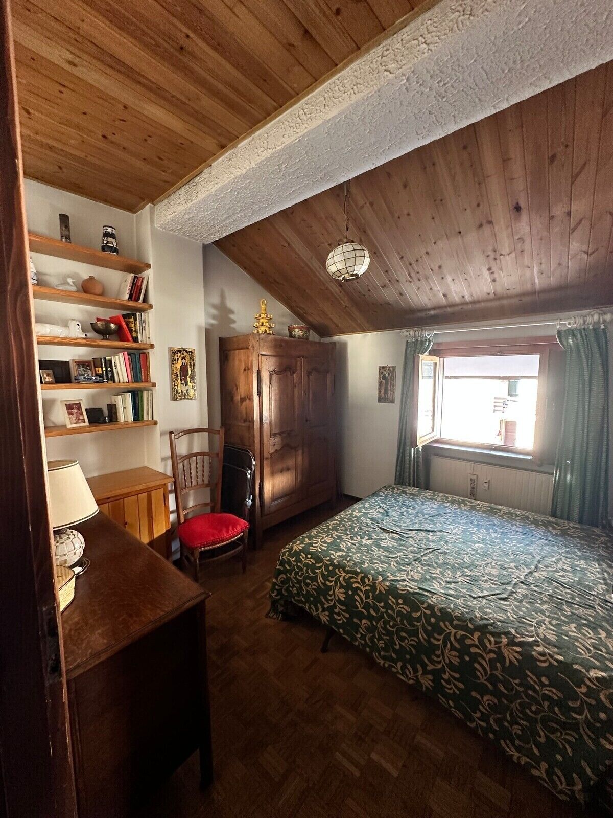 2 多间卧室、免费 WiFi、床单