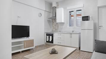 KĂŒhlschrank, Mikrowelle, Ofen, Herdplatte