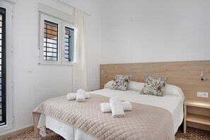 1 slaapkamer, een strijkplank/strijkijzer, gratis wifi, beddengoed