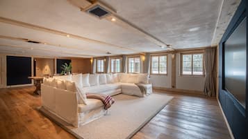 Smart-TV, Kamin, Drucker