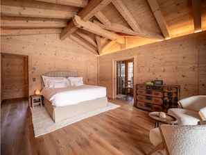 3 Schlafzimmer, Schreibtisch, Bügeleisen/Bügelbrett, WLAN