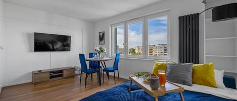 Iron/ironing board, free WiFi, bed sheets