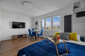 Iron/ironing board, free WiFi, bed sheets - Warsaw Wola Studio - 9th Floor, City View - by Rentujemy (Warszawa)