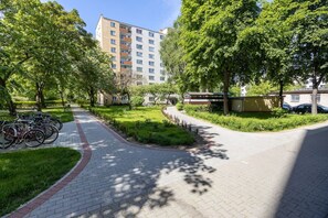 Property grounds - Warsaw Wola Studio - 9th Floor, City View - by Rentujemy (Warszawa)