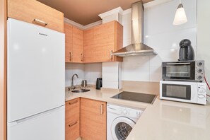 Fridge, microwave, stovetop, coffee/tea maker