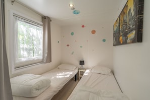 2 Schlafzimmer, Bügeleisen/Bügelbrett