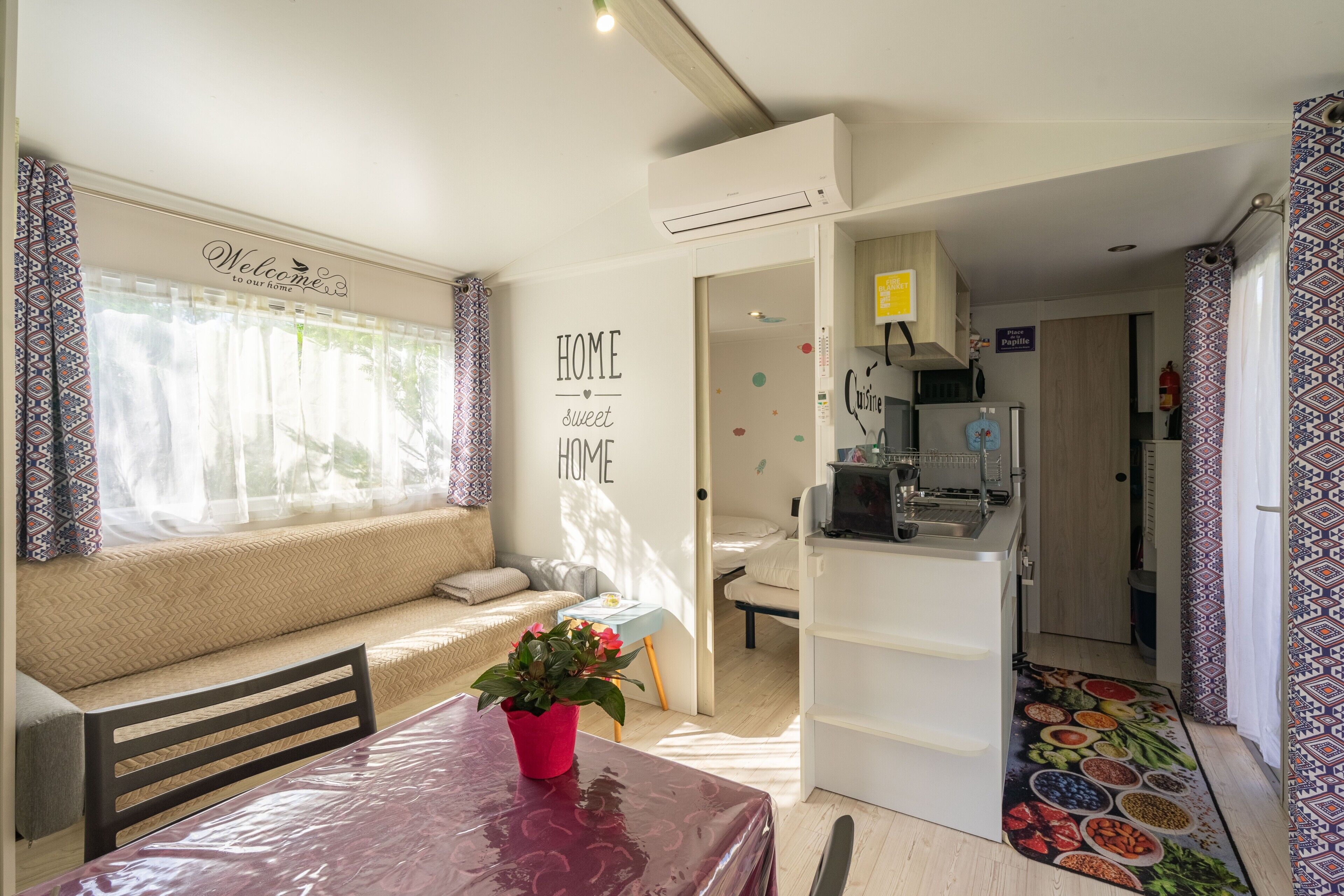 Televisión, mesa de ping pong