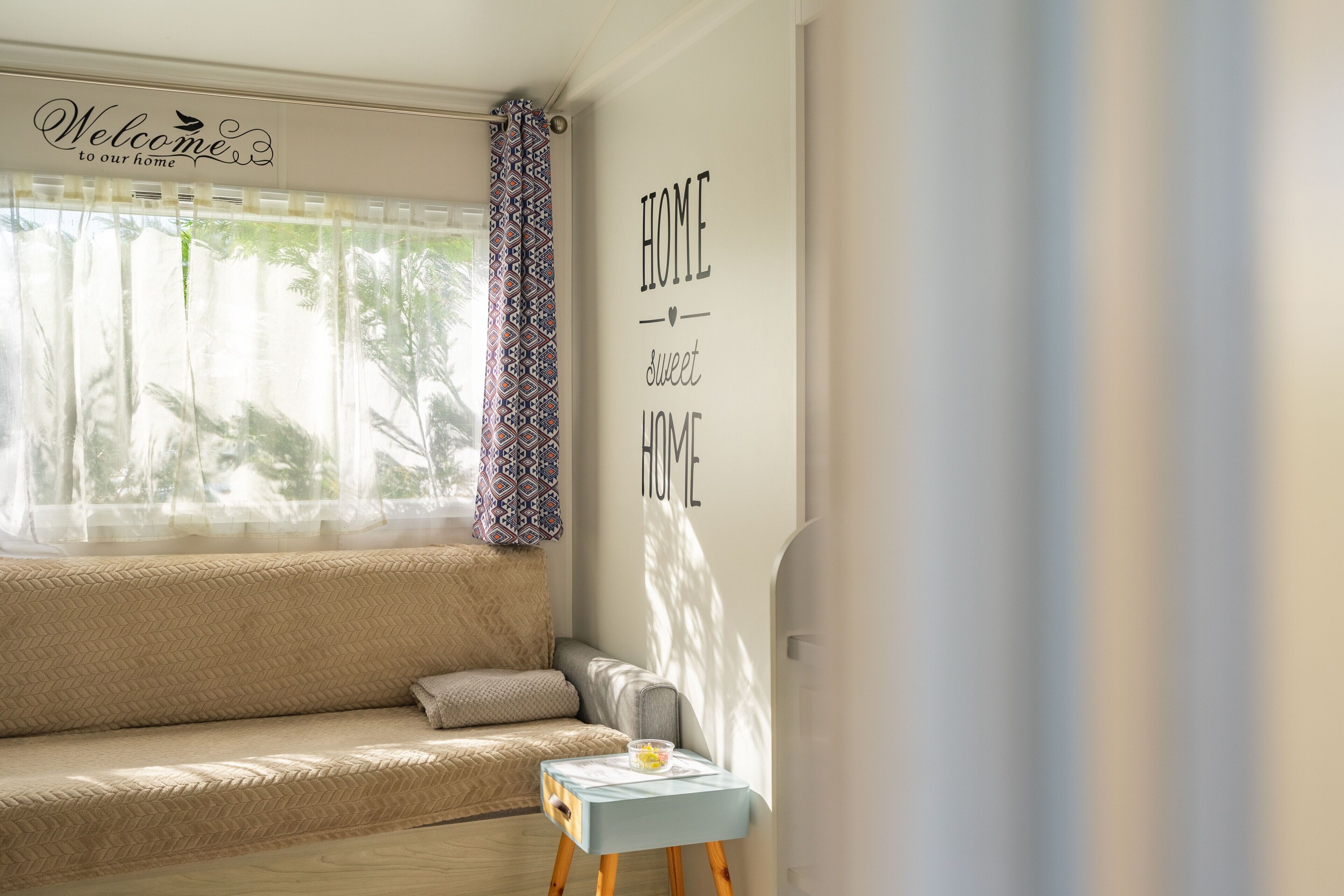 Fernseher, Tischtennisplatte