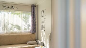 Fernseher, Tischtennisplatte