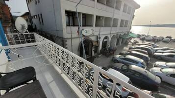 Classic Double Room, Balcony, Sea View | In-room dining