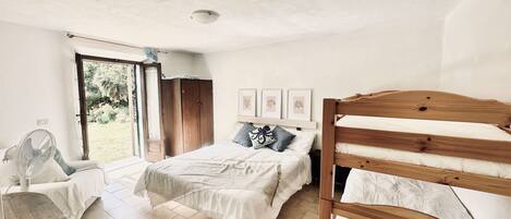 1 habitación, wifi y ropa de cama