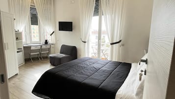 Tripla Classic, balcone, vista città | Ferro/asse da stiro, Wi-Fi gratuito