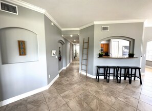 Interior - Centrally located in the heart of Naples cozy & spacious modern townhouse (Naples)