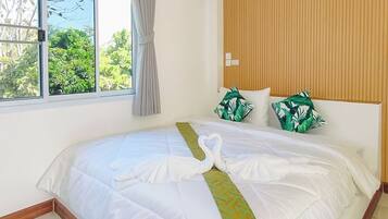 Kamar Deluks, pemandangan kolam renang | Seprai katun Mesir, seprai premium, dan selimut bulu angsa