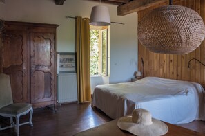 3 habitaciones, escritorio, tabla de planchar con plancha y wifi 