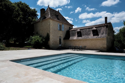 Les Hauts de Couze, vieilles pierres, pleine nature