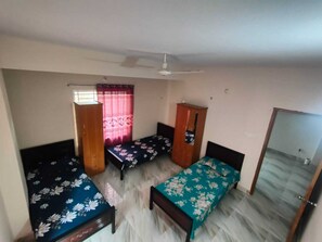 9 slaapkamers, een strijkplank/strijkijzer, wifi, beddengoed