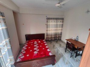 9 slaapkamers, een strijkplank/strijkijzer, wifi, beddengoed