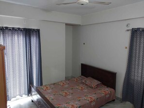 9 chambres, fer et planche Ă repasser, Wi-Fi, draps fournis