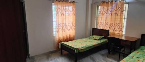 9 habitaciones, tabla de planchar con plancha, wifi y ropa de cama