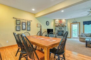 Dining - 5BR | Fireplace | Deck | Game Room (McHenry)