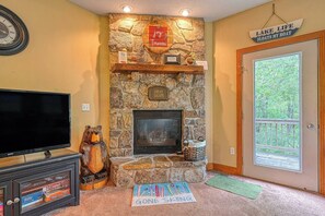 Interior - 5BR | Fireplace | Deck | Game Room (McHenry)