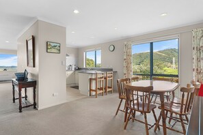 Dining - Kaiwaka Paradise - Kaiwaka Holiday Home (Maungaturoto)