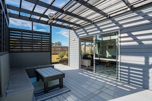 Terrace/patio - Motuoapa Getaway - Lake Taupo Holiday Home (Turangi)