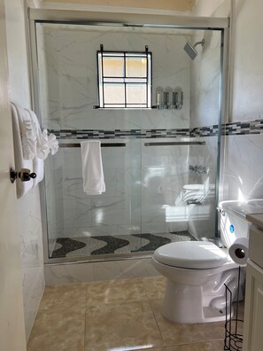 Shower, hair dryer, towels, soap - Reddie Vacation Home at Stonebrook Vista Trelawny (Florence Hall Village)