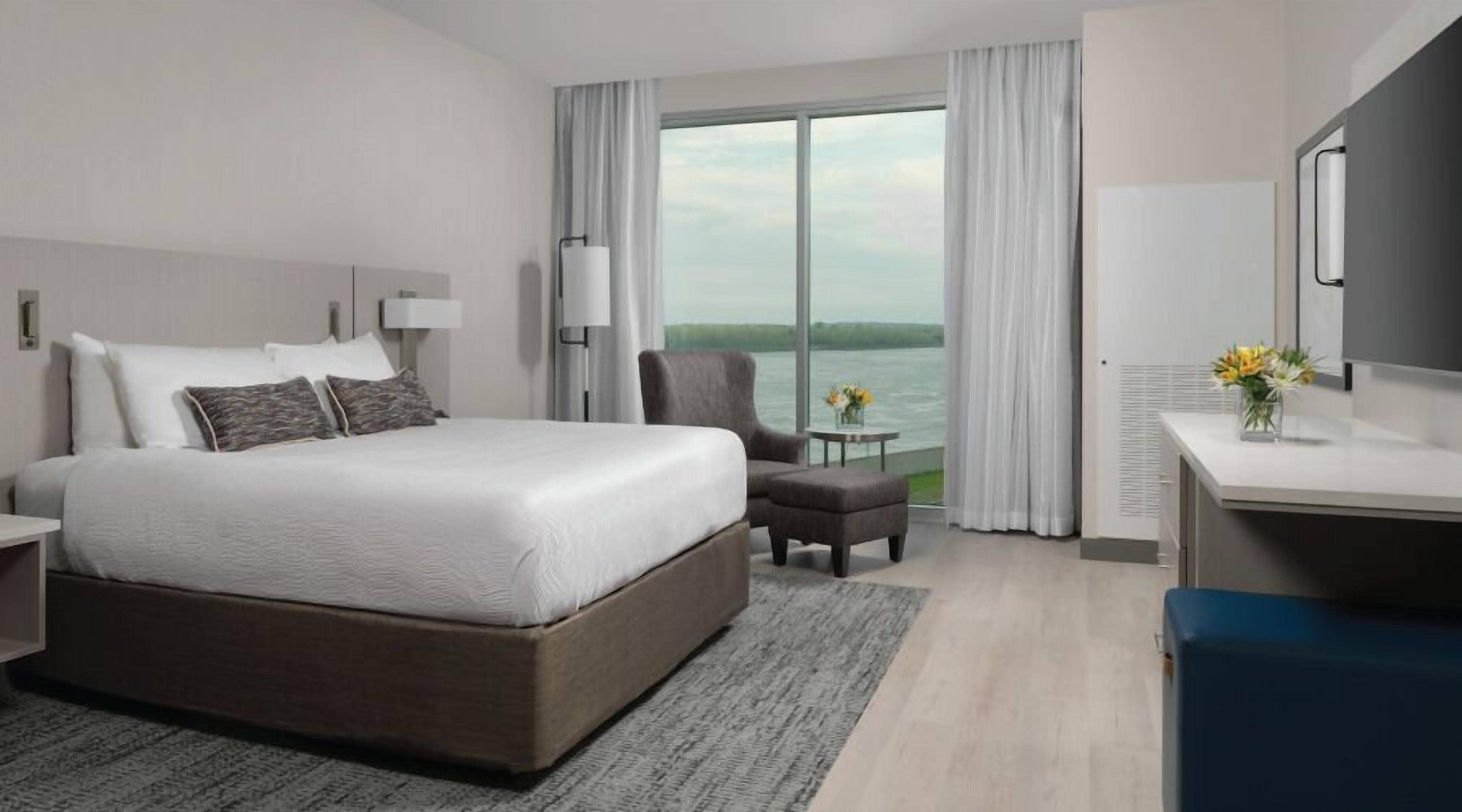 Grand Riverview King Suite