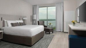 Grand Riverview King Suite | Premium bedding, pillowtop beds, in-room safe, desk - The Riverview (Cape Girardeau)