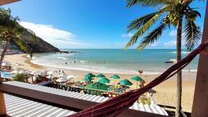 Habitación triple, vista al mar | Vista a la playa o el mar