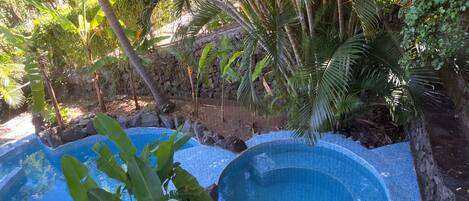 2 outdoor pools