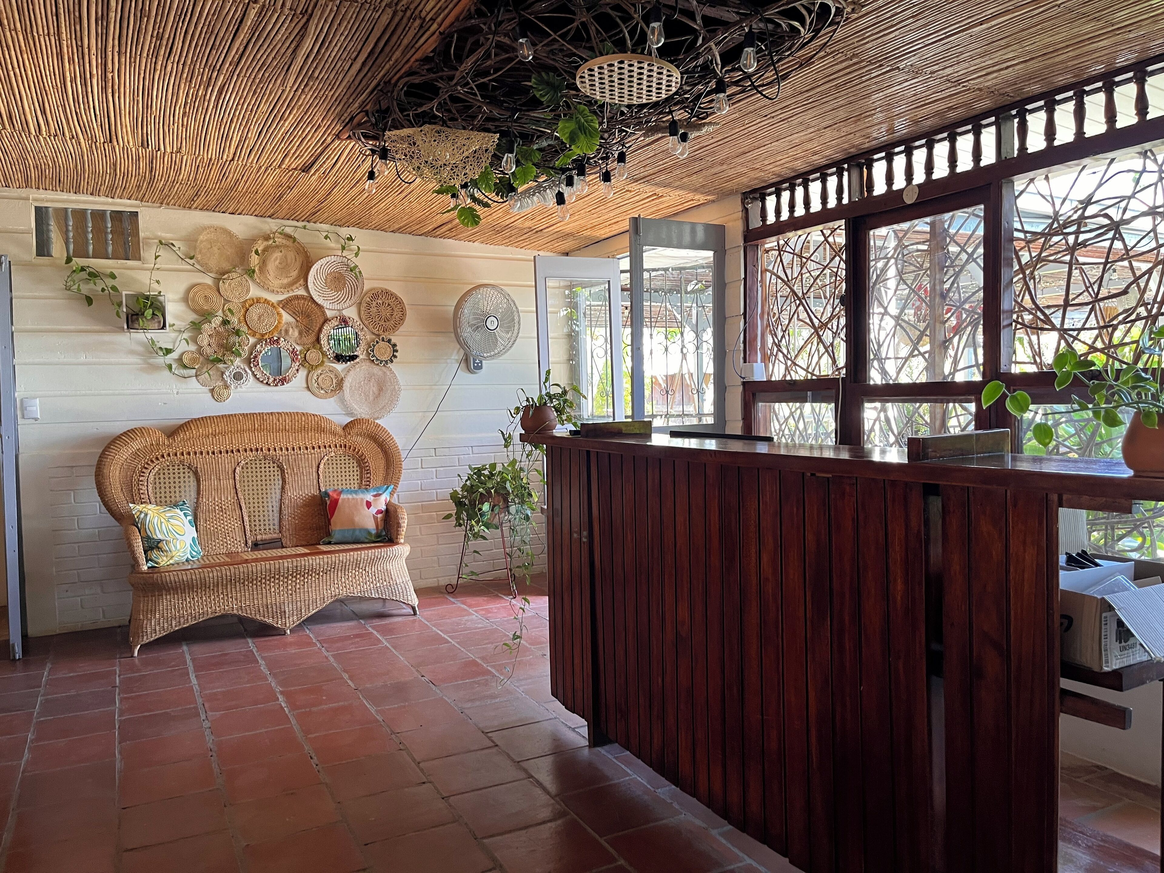 Televisión de pantalla plana de 40 pulgadas con canales por cable 