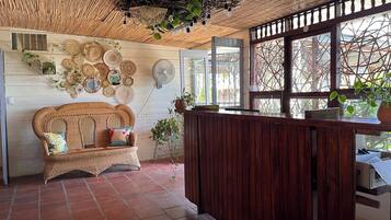 Televisión de pantalla plana de 40 pulgadas con canales por cable