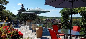 Outdoor dining - Zen serenity in the heart of Tihany
(Tihany)