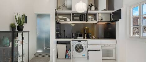 Fridge, microwave, oven, stovetop