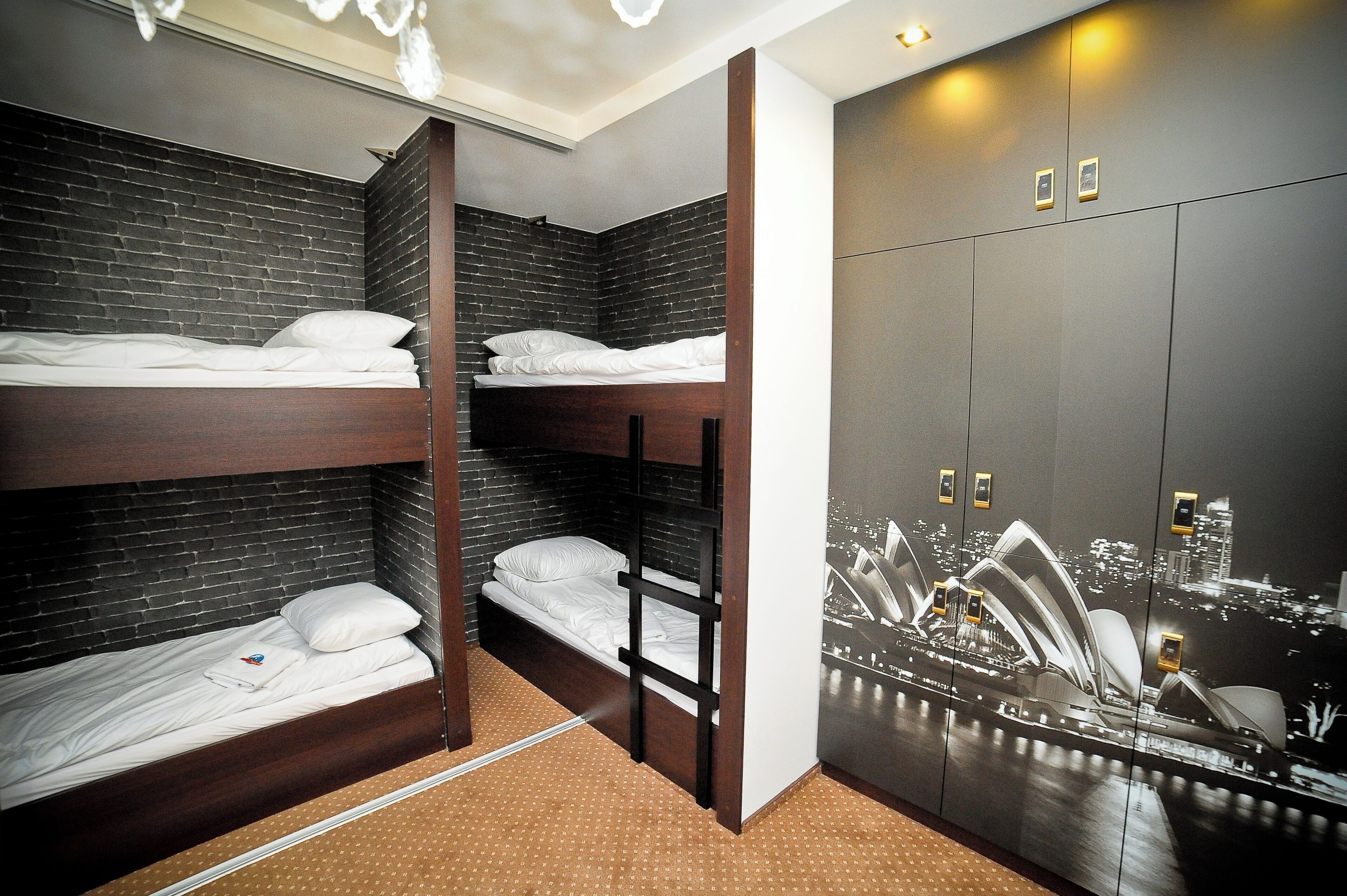 7 bedrooms, iron/ironing board, WiFi, bed sheets