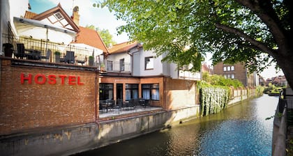 Dorms, private rooms, a communal kitchen, common areas to meet fellow travelers.