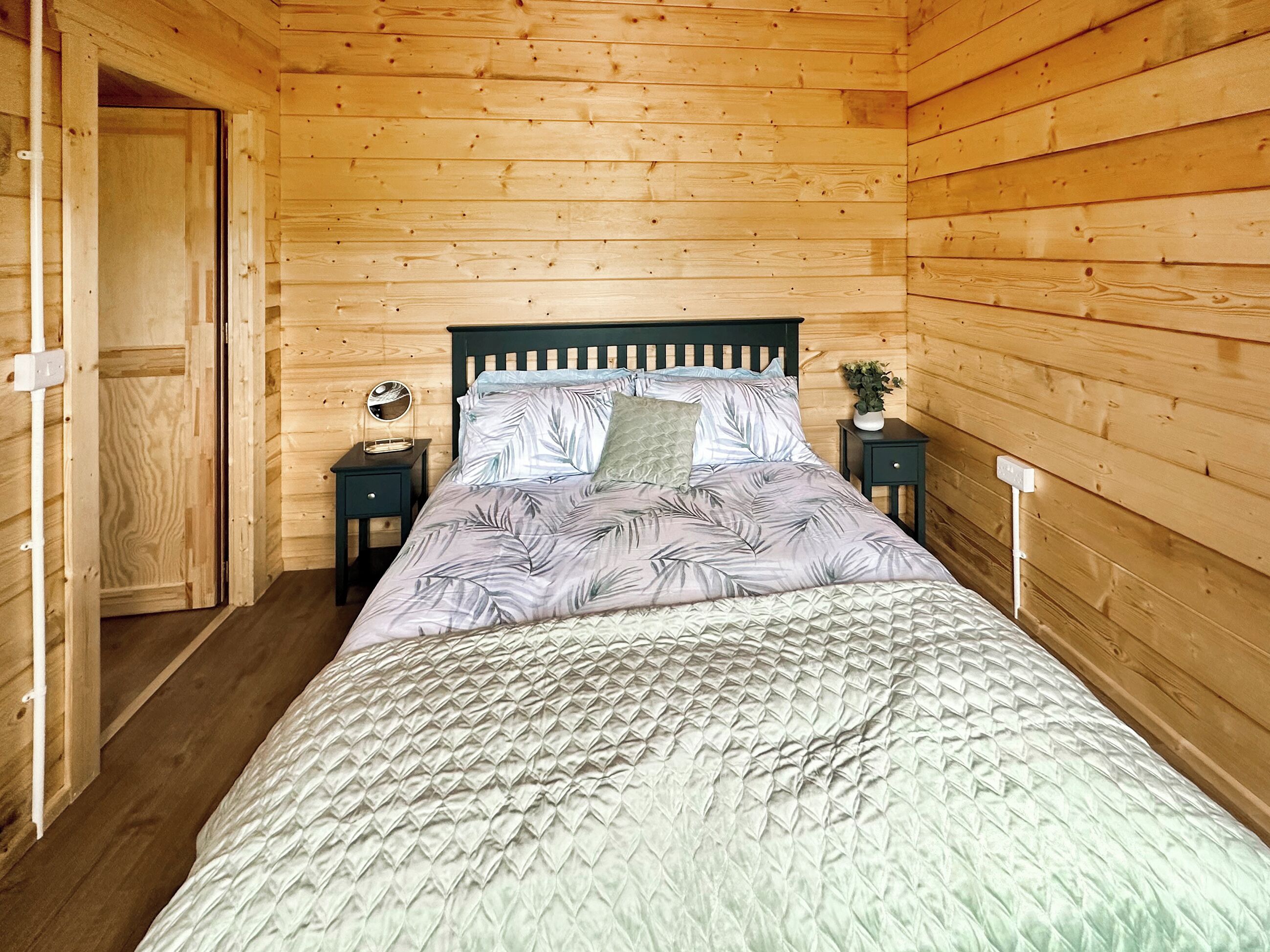 2 bedrooms, WiFi (free), bed sheets