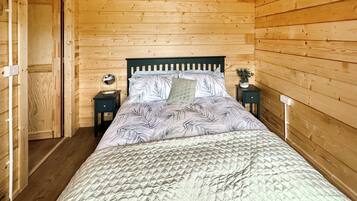 2 bedrooms, WiFi (free), bed sheets