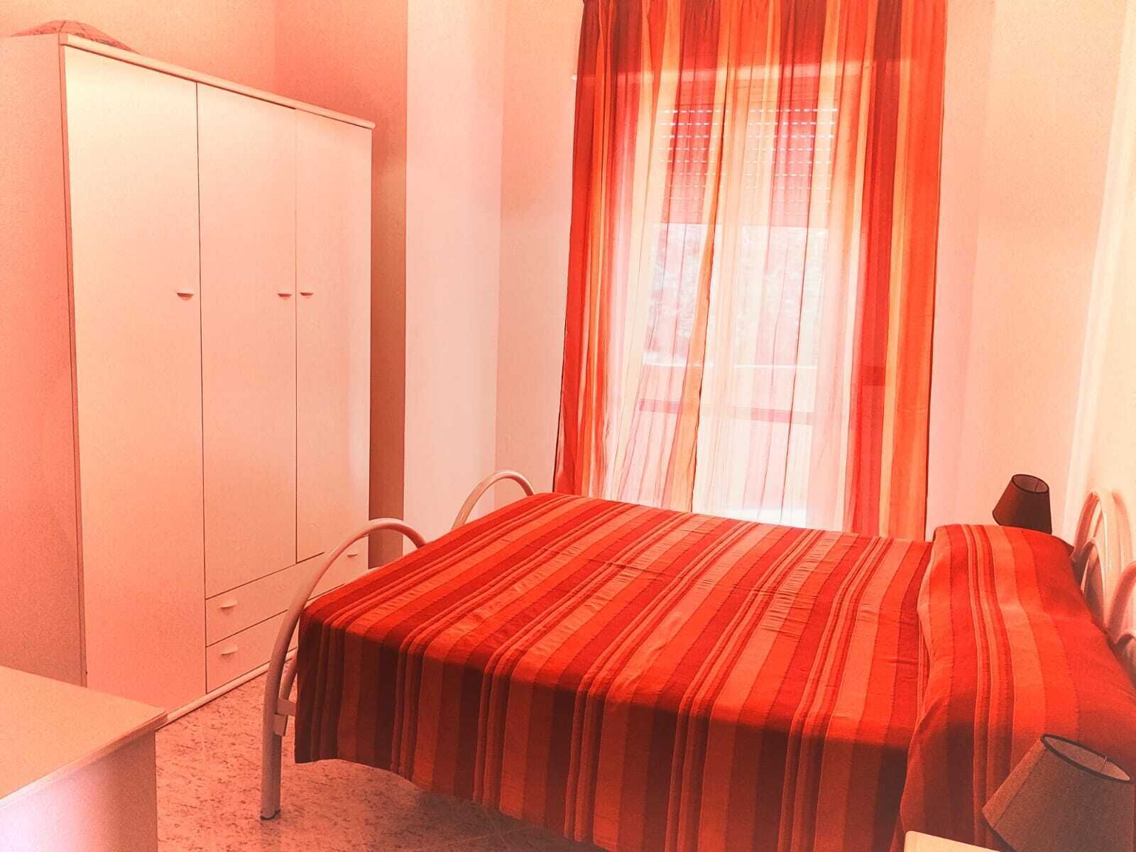 2 dormitorios, tabla de planchar con plancha, cuna de viaje y wifi