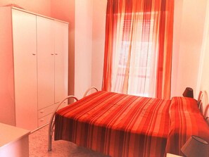 2 chambres, fer et planche à repasser, lit parapluie, Wi-Fi